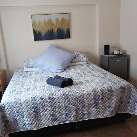 White Rose Guest House Vanderbijlpark Bagian luar foto