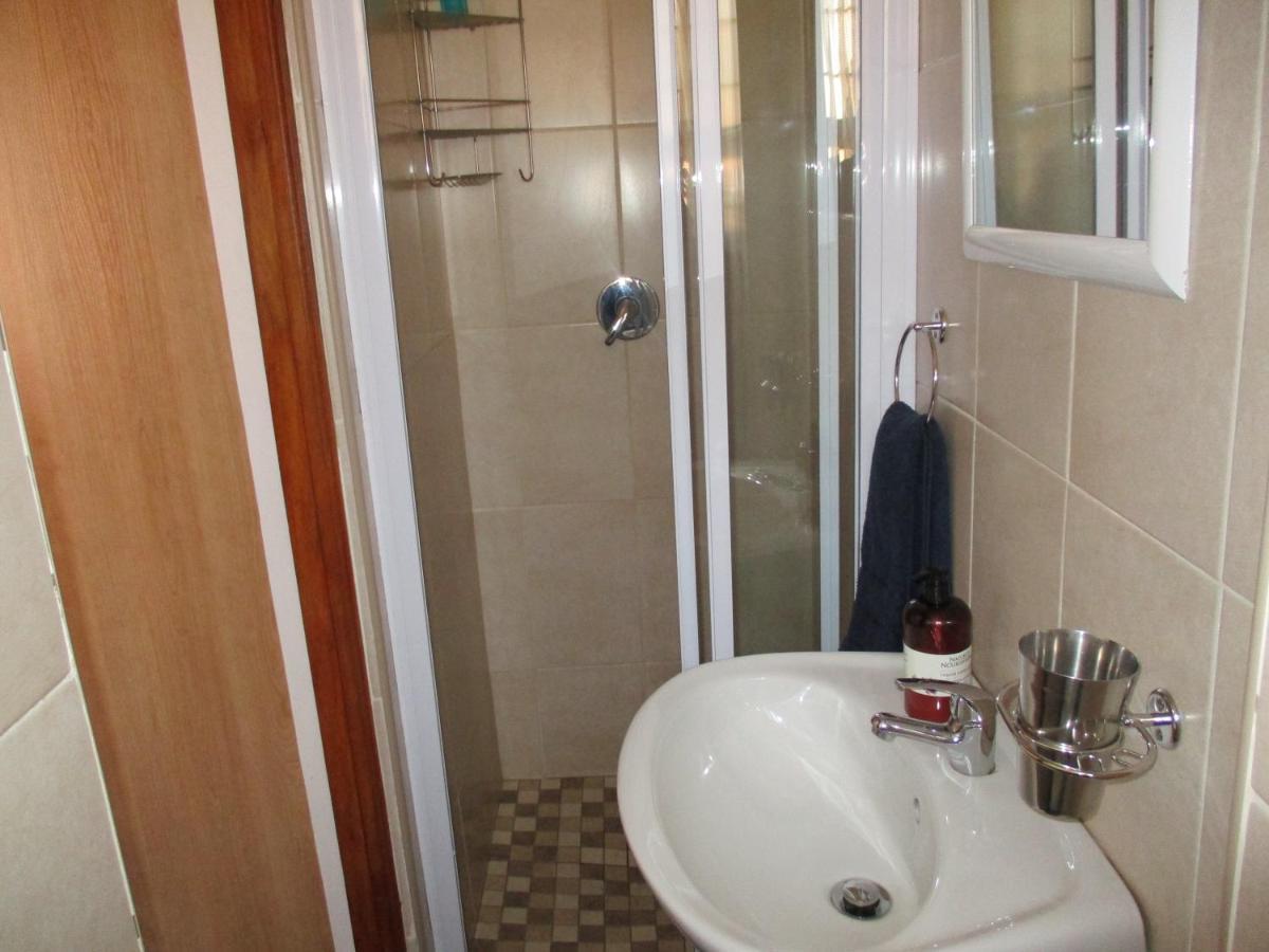 White Rose Guest House Vanderbijlpark Bagian luar foto