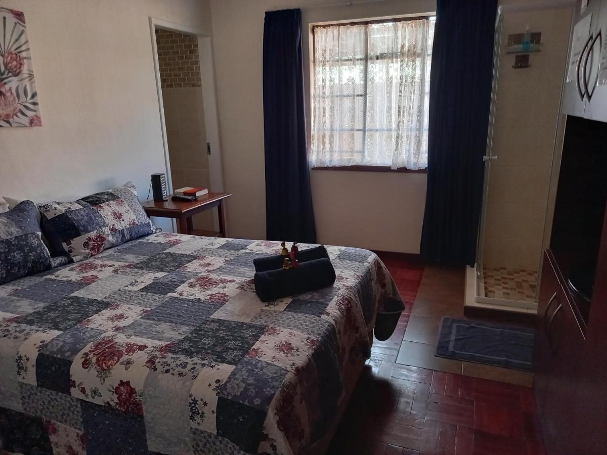 White Rose Guest House Vanderbijlpark Bagian luar foto