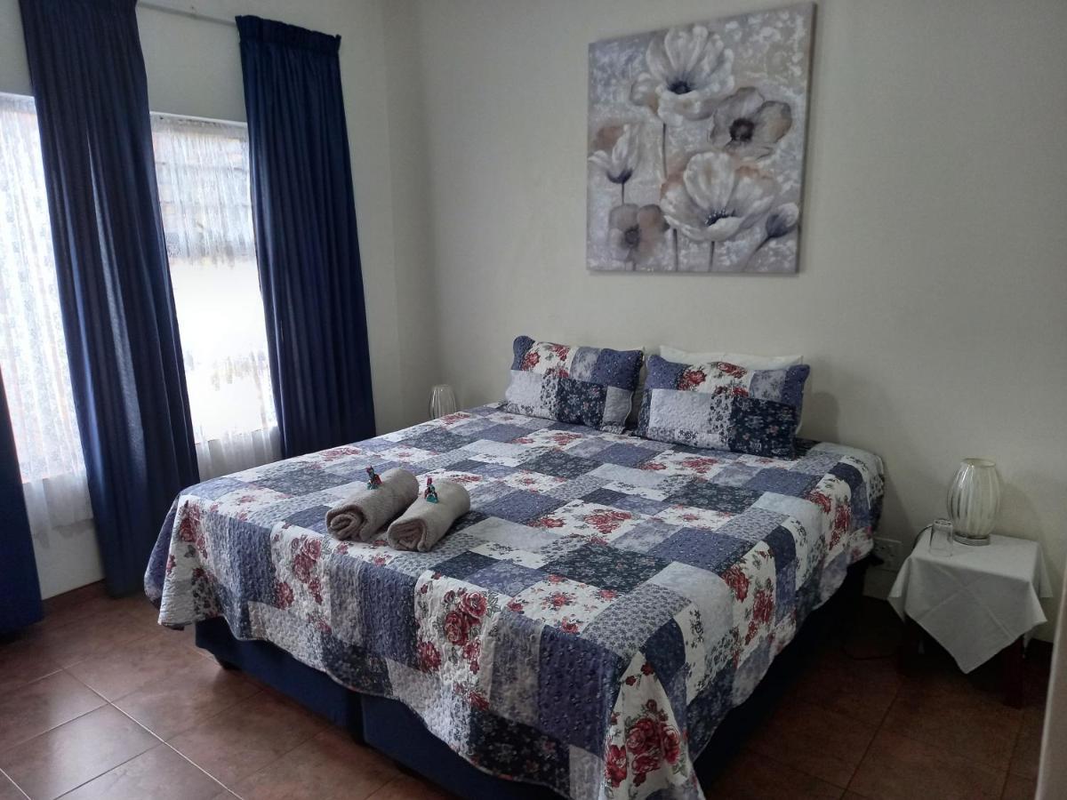 White Rose Guest House Vanderbijlpark Bagian luar foto