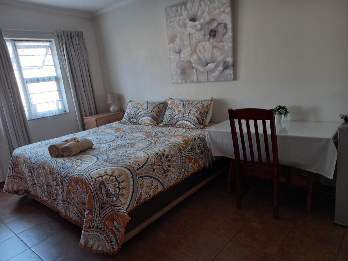White Rose Guest House Vanderbijlpark Bagian luar foto