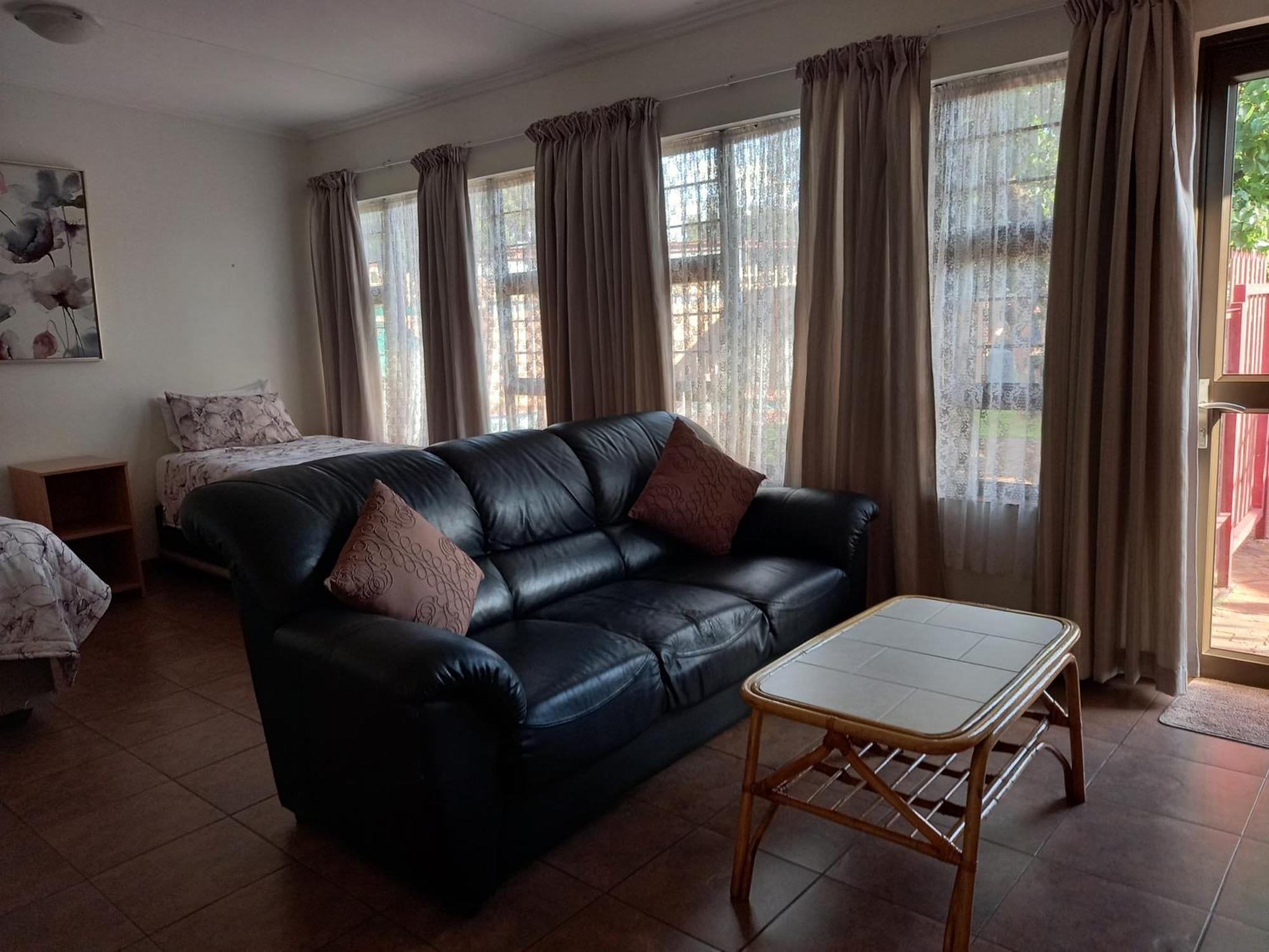 White Rose Guest House Vanderbijlpark Ruang foto