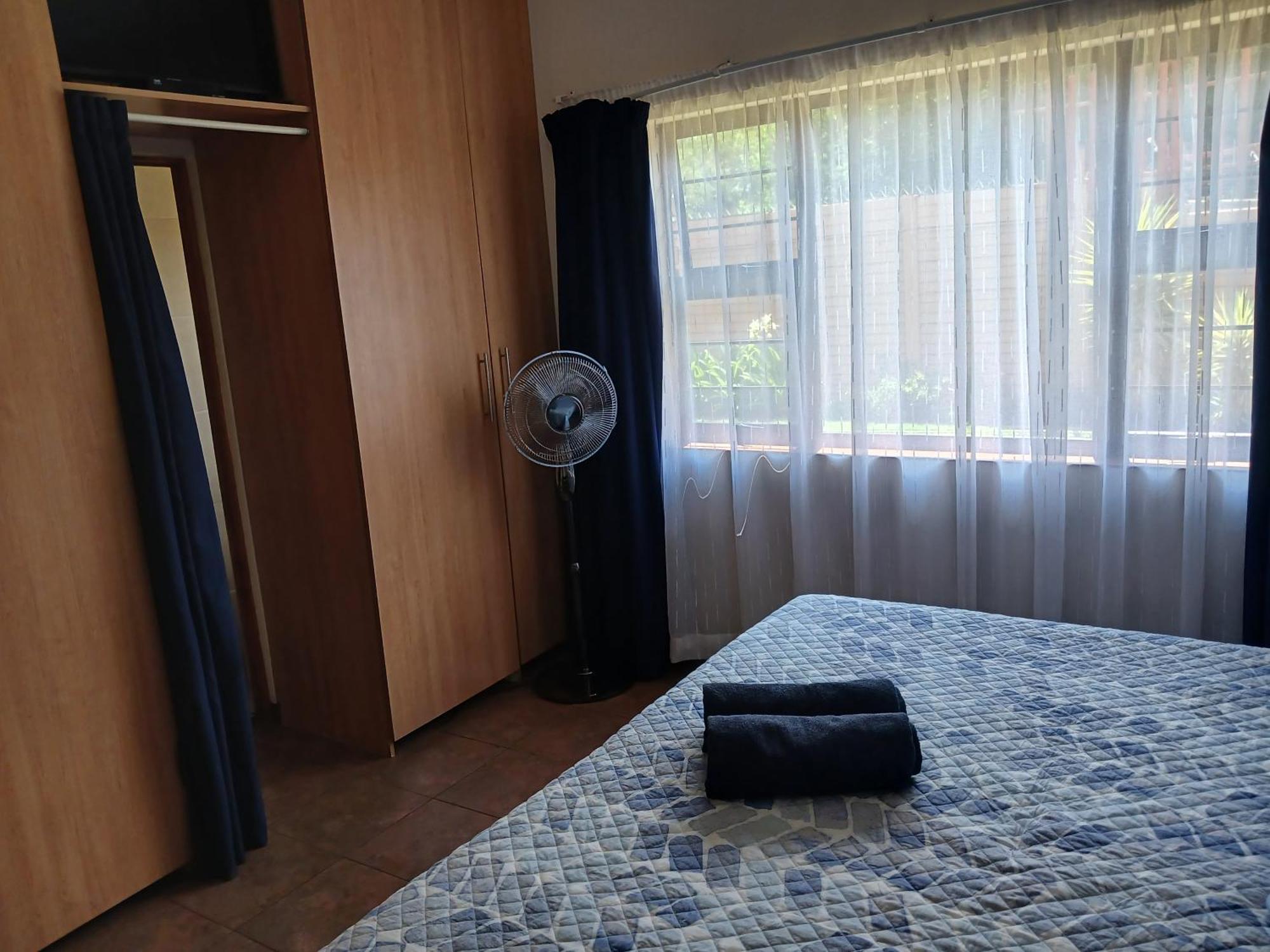 White Rose Guest House Vanderbijlpark Bagian luar foto
