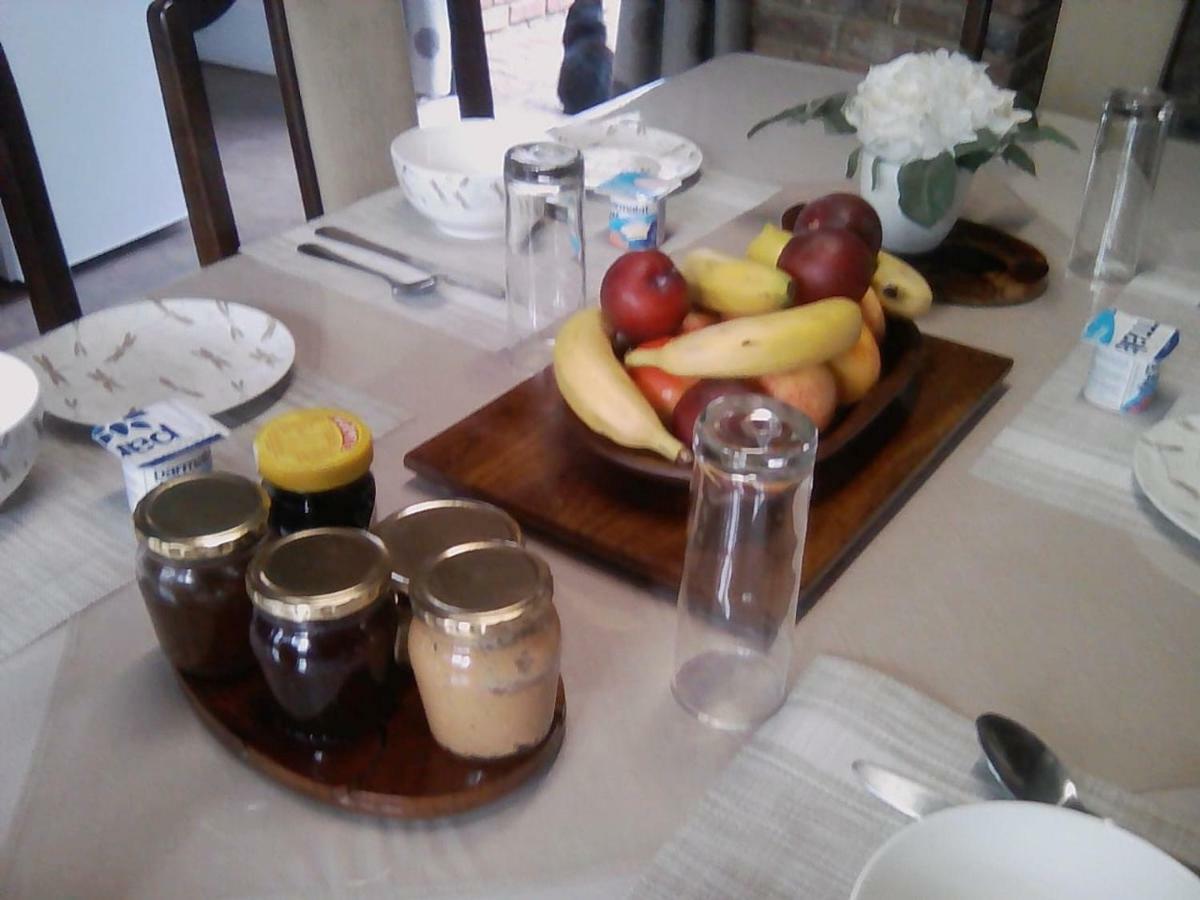 White Rose Guest House Vanderbijlpark Bagian luar foto